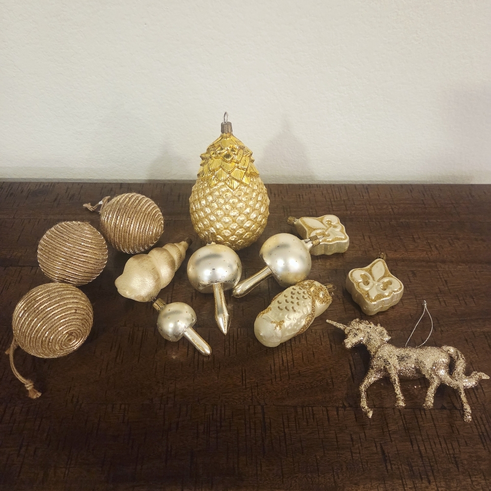 Vintage Beautiful Glass Christmas Tree Mixed Ornaments Gold Tone Set Of 12